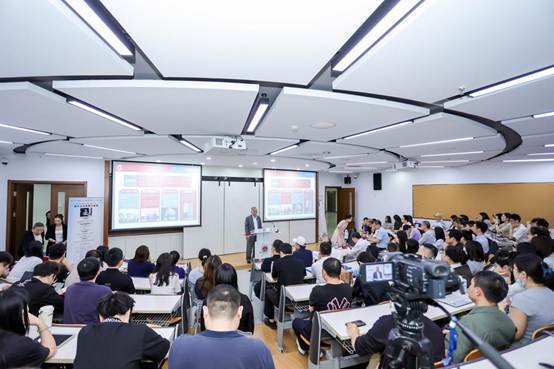 真维斯•杨勋做客蓟门政法商融合发展论坛——分享现代企业管理智慧，寄语青年成长