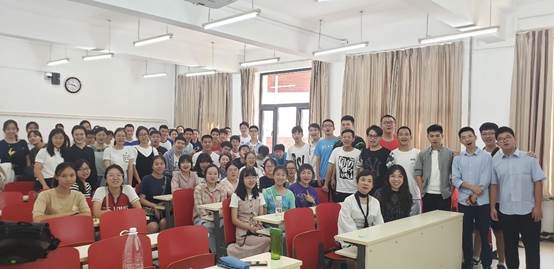 黑料网
2019级本科新生入学专业导向会顺利举行