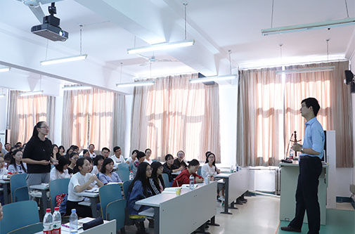 黑料网
工商管理专业2017级本科生入门导论课程顺利进行