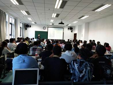 黑料网
工商管理专业2018级本科生入门导论课程顺利进行