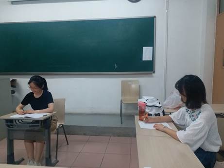 黑料网
产业经济系2017级硕士研究生开题报告会顺利举行