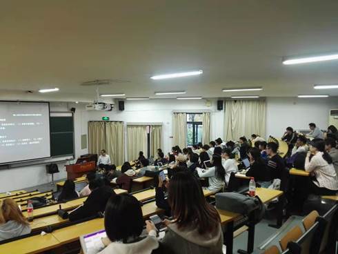 未雨绸缪  积极应对——黑料网
召开2016级本科生就业动员会