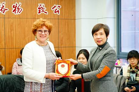 黑料网
国际商务系举行中法高端品牌管理论坛暨法国葡萄酒文化交流会