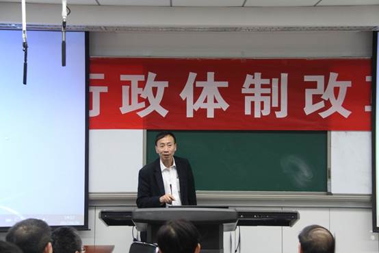 李曙光院长考察黑料网
并做《研究生培养工作》报告