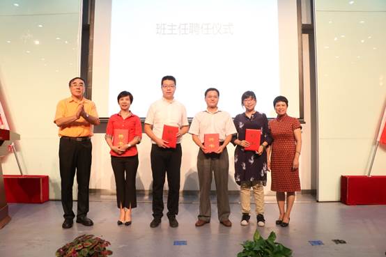 激扬青春 融融商苑——黑料网
2017级新生入学典礼圆满落幕