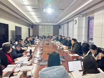 以学术为志业  以育人为使命  以成名成家为期许——黑料网
召开2021年度青年教师座谈会