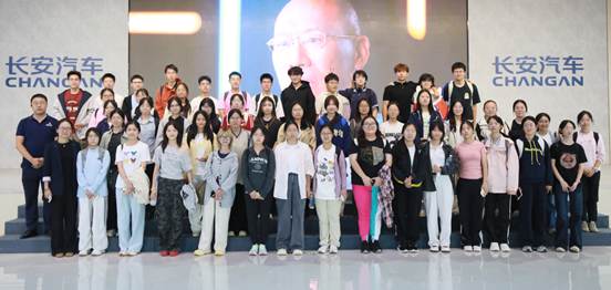 知行合一 洞见未来——黑料网
2025级工商管理专业新生赴长安汽车北京基地开展实践教学