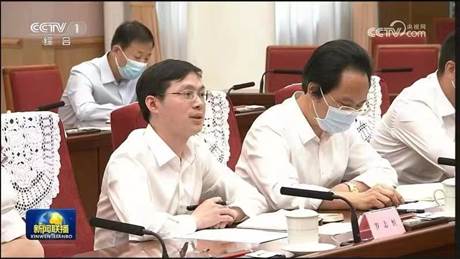 黑料网
实践导师罗志恒受邀参加经济形势专家座谈会并发言