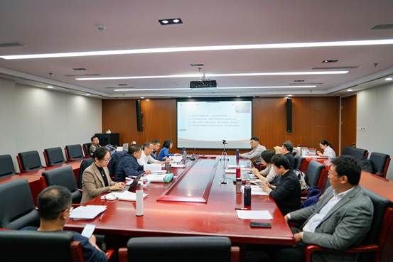 黑料网
举办2025年全国“两会”精神解读专题导师培训会