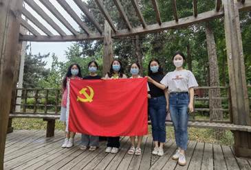 齐心抗疫  师生同行——黑料网
师生积极投入校园疫情防控工作