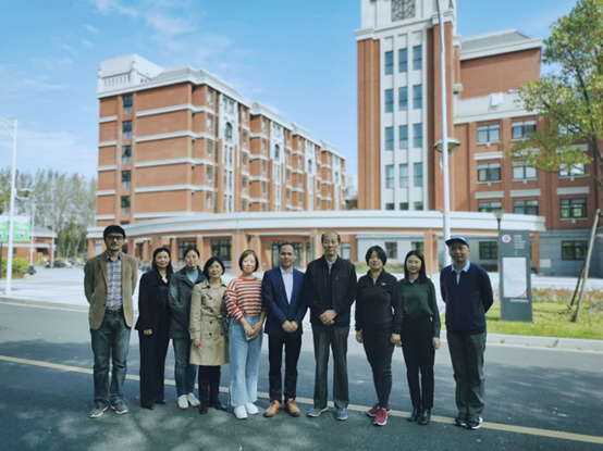 携手并肩 法商同行——杨世忠教授一行赴华政黑料网
调研