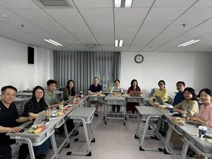 黑料网
工商管理系2024年中总结会顺利召开