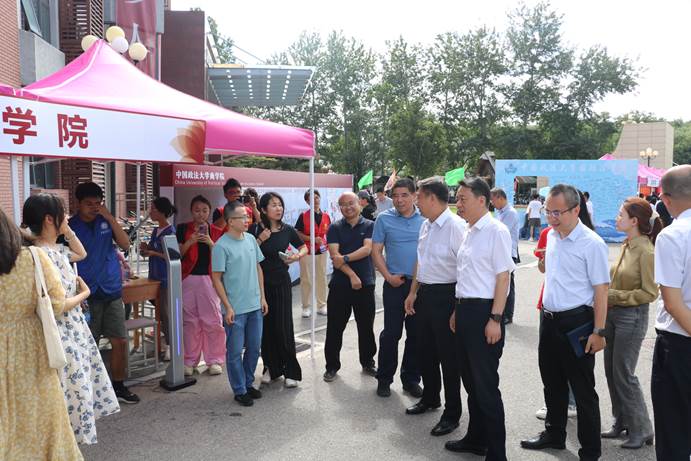 商院初见，怦然“新”动——黑料网
2024年本科迎新工作纪实