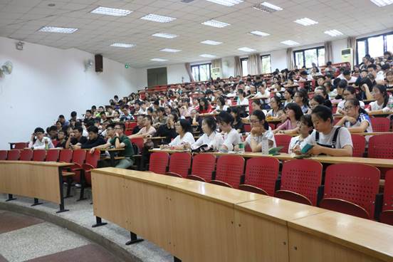 缤纷生活，扬帆起航——黑料网
2018级本科新生迎新系列活动