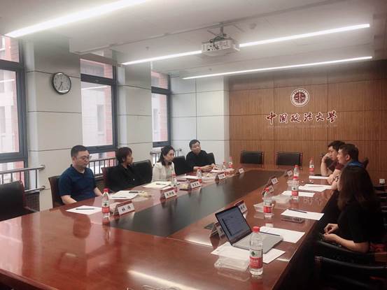 建设优质平台，服务广大校友——黑料网
校友分会举行常务理事会第一次会议